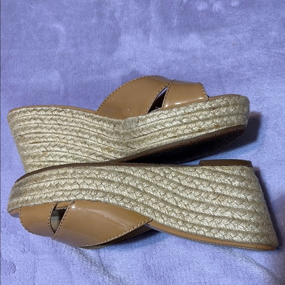 Arturo Chiang Tan Wedge Sandals with Crisscross Straps - Picture 5 of 5